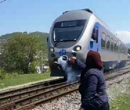 157085764